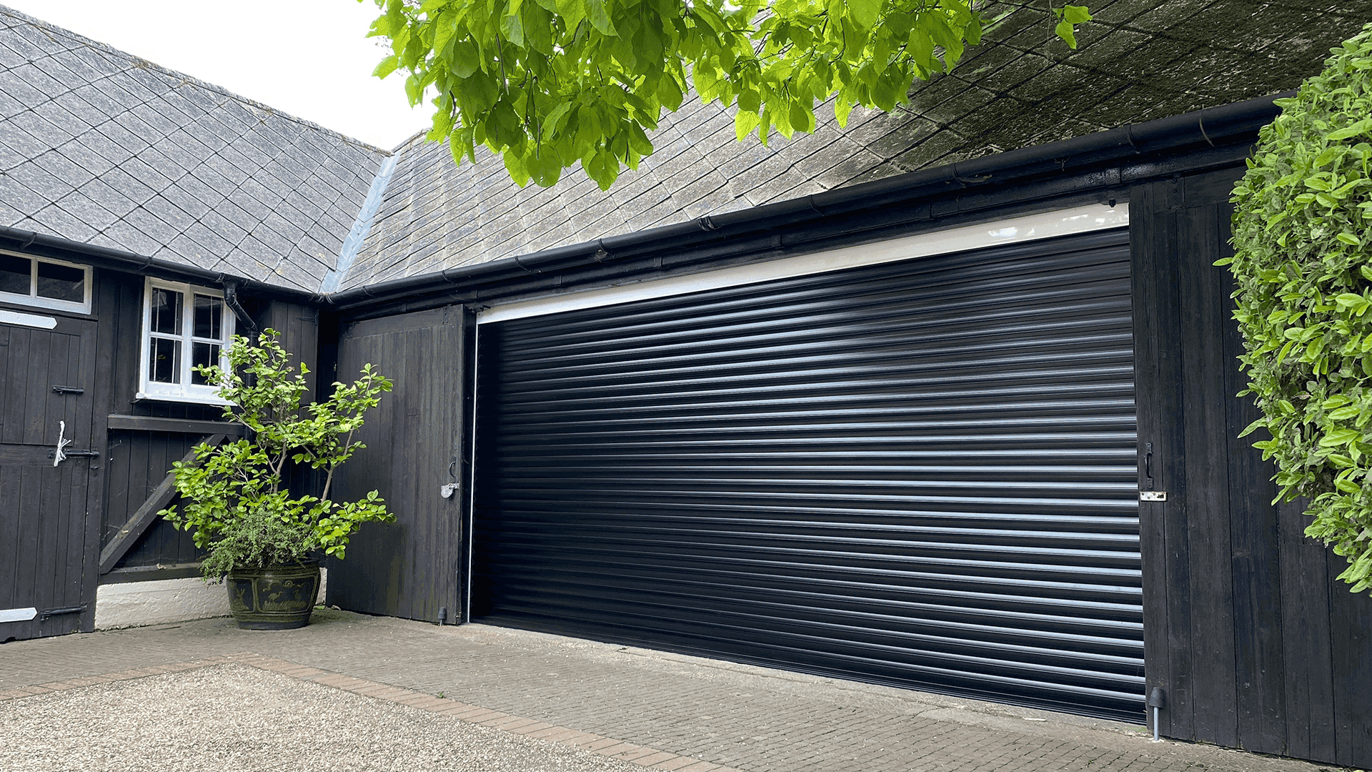 garolla_electric_roller_garage_door_gallery_landscape_44_20a072f390